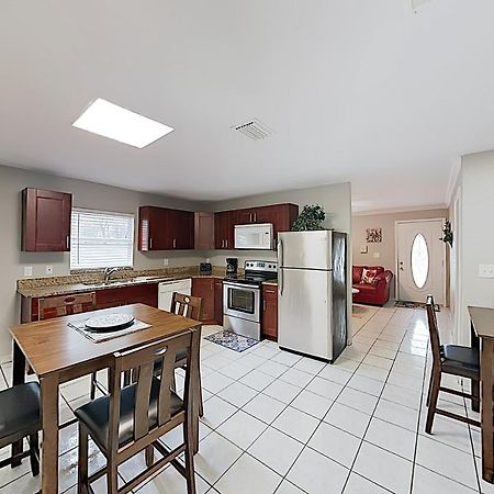 New Listing! “Butterfly Bungalow” In City Center Home Tampa Buitenkant foto